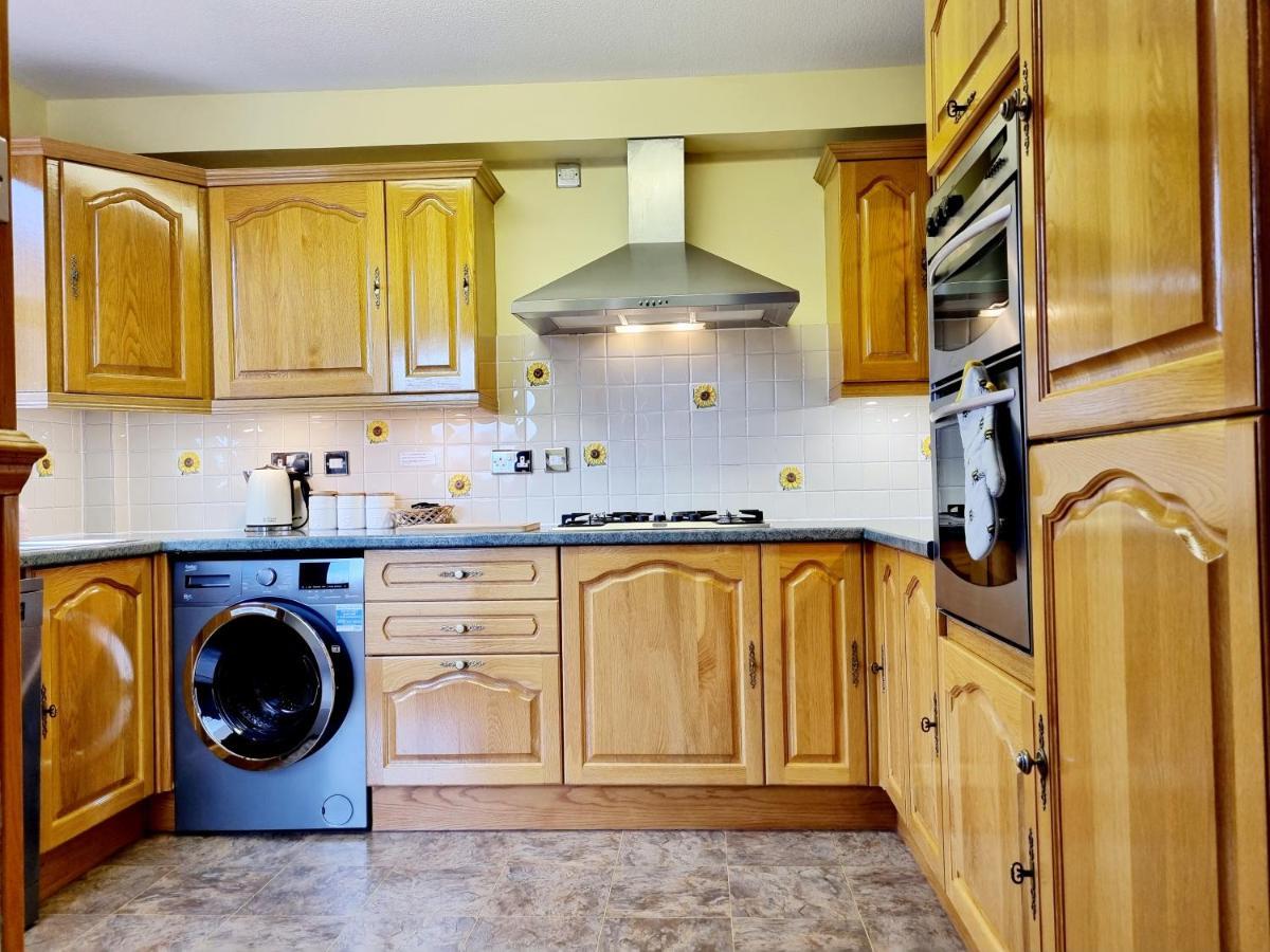 Inverness City 3 Bedroom House Free Parking Exterior photo