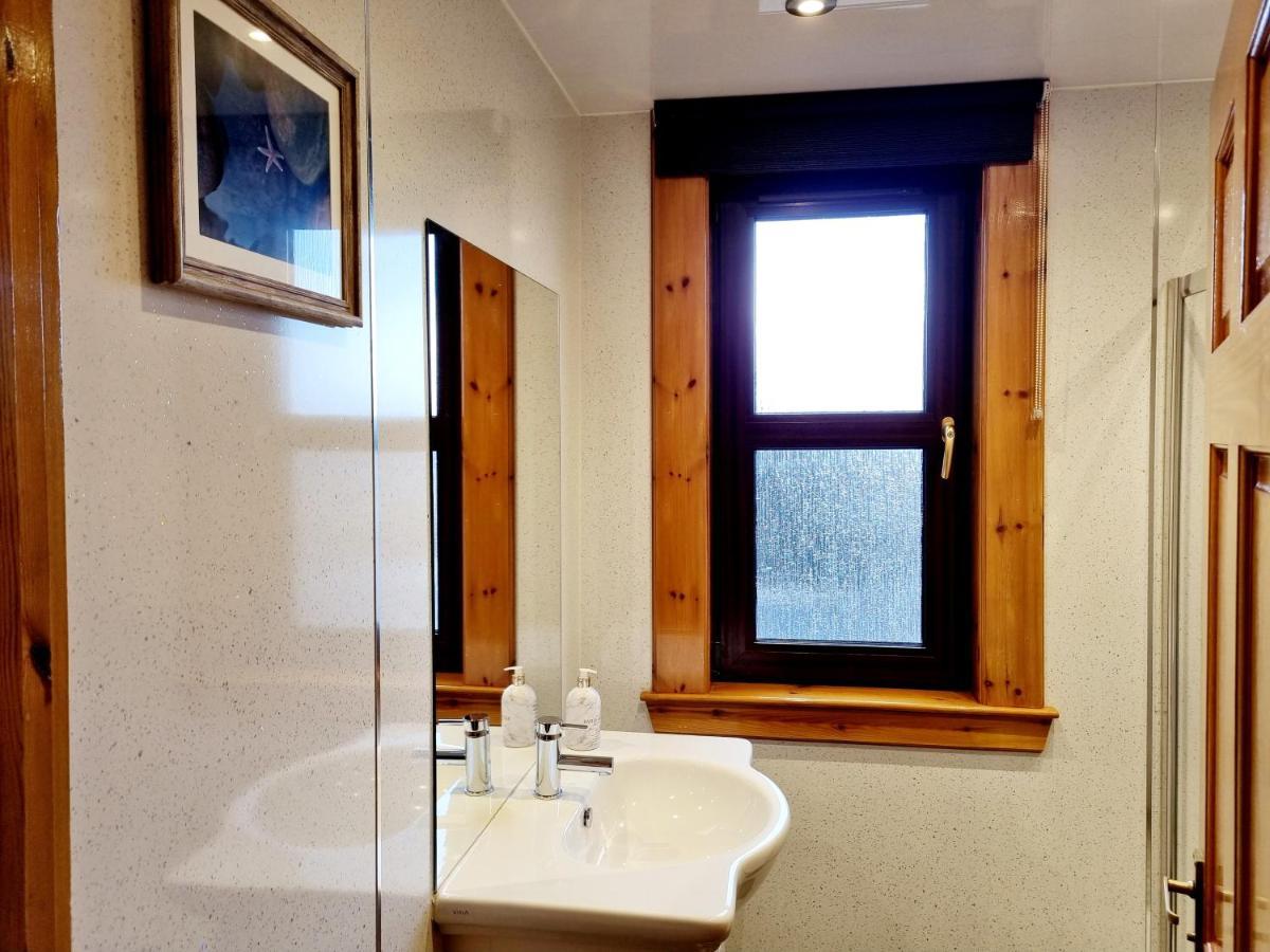 Inverness City 3 Bedroom House Free Parking Exterior photo